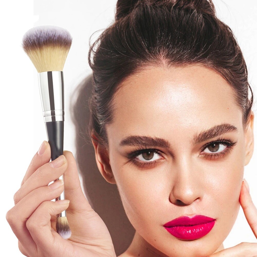 Short Hair Makeup Brushes Oblique Concealer Brush for Liquid Cream