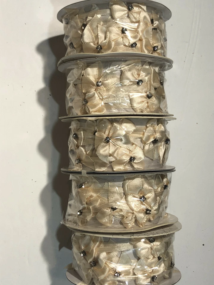 Mini guirnalda de arco de diamantes de imitación cinta marfil 1/8" 1,3 yardas (4') BERWICK OFFRAY Foto 2 de 4