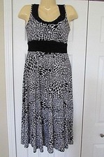 Dressbarn Fit and Flare Dress Sleeveless embellished-black and white-sz 4-mint