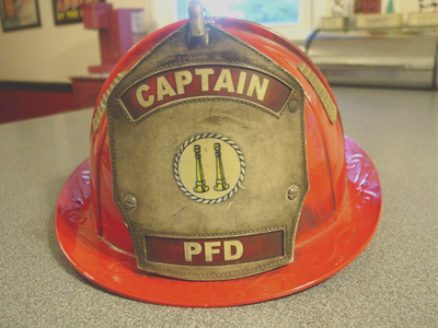Cairns 1010 Fire Helmet Red Captain PFD Philadelphia Fire