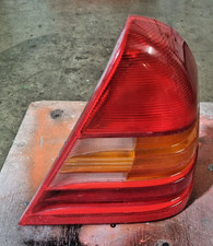 Rücklicht rechts orig. Mercedes W202 C180 Rückleuchte 2028200264R leicht defekt Rücklicht rechts orig. Mercedes W202 C180 Rückleuchte 2028200264R leicht defekt
