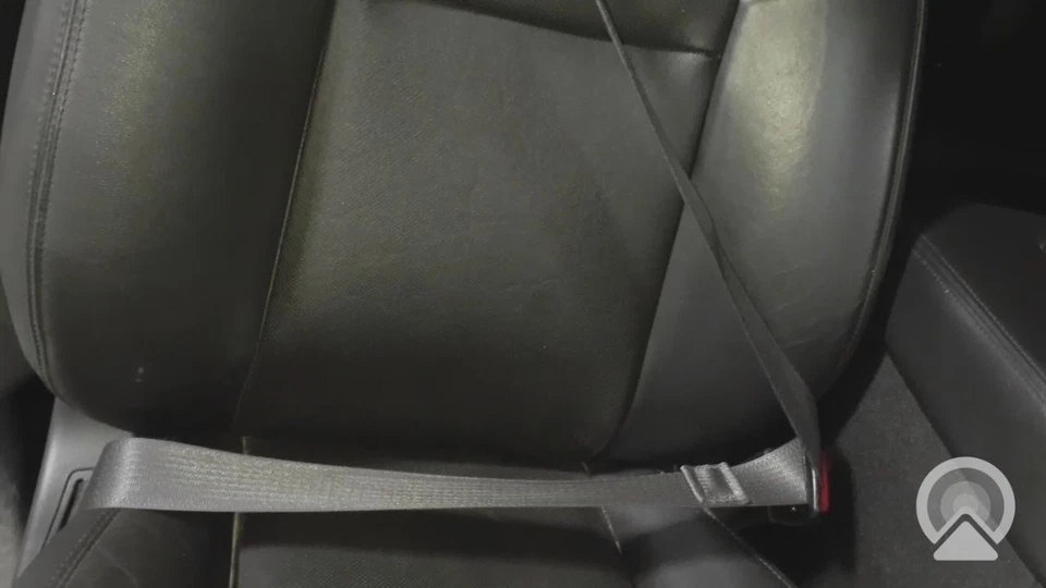 2011-14 Sierra Denali 2500 cabine dianteira de passageiros FIVELA E RETRATOR ÉBANO-197 - Imagem 2 de 4