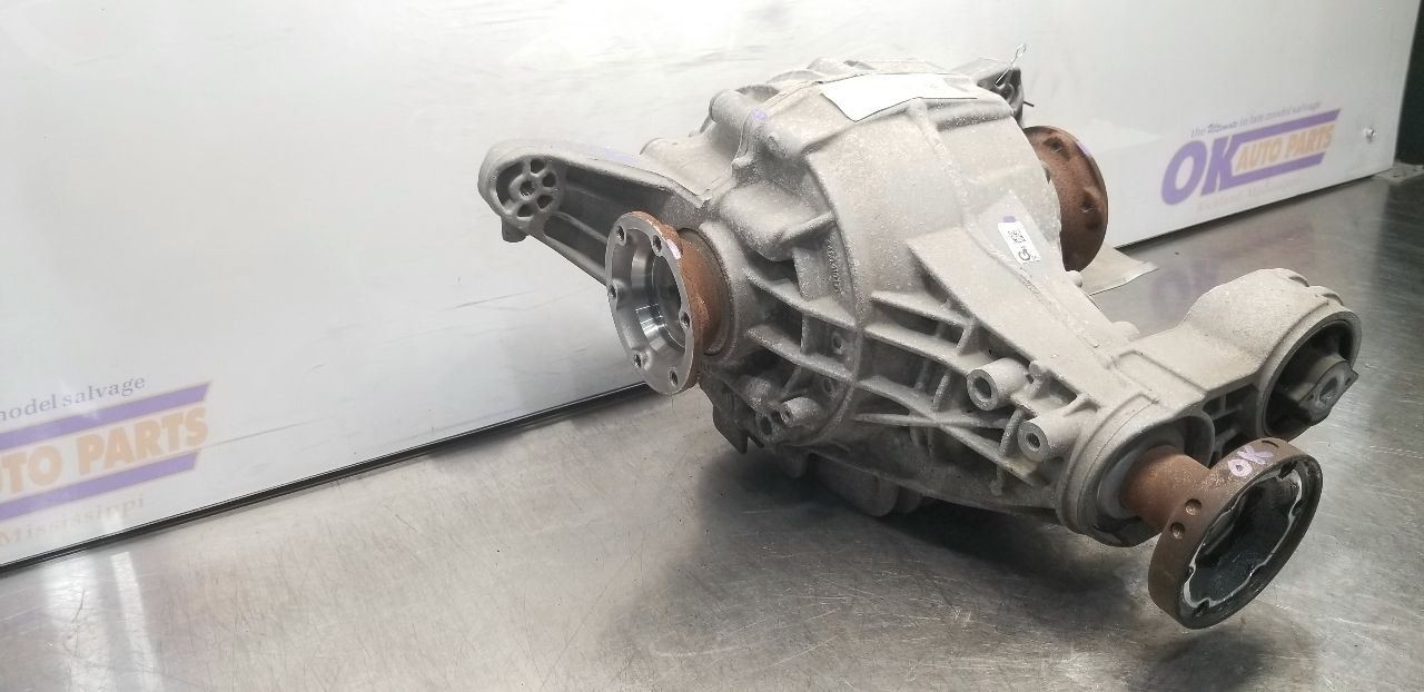 17 BENTLEY BENTAYGA 6.0L W12 REAR DIFFERENTIAL CHUNK CARRIER 0DG500043