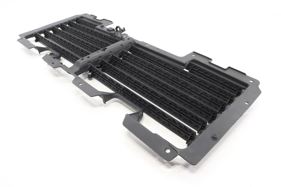 Chevrolet Suburban 2017-2020 rejilla de apoyo del radiador rejilla obturador de aire OEM Foto 4 de 4