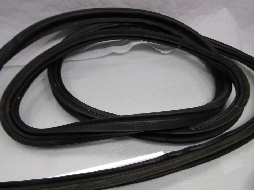 Vedação de borracha para porta-malas Lexus Soarer Toyota SC300 SC400 91-0 - Imagem 4 de 4