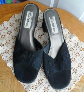 Sapato Feminino Marca Estatutos tamanho 9 1/2 Médio largura Slides-Preto |  eBay