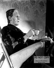 BORIS KARLOFF FRANKENSTEIN ON SMOKE & COFFEE BREAK  8X10 PUBLICITY PHOTO (MW757)