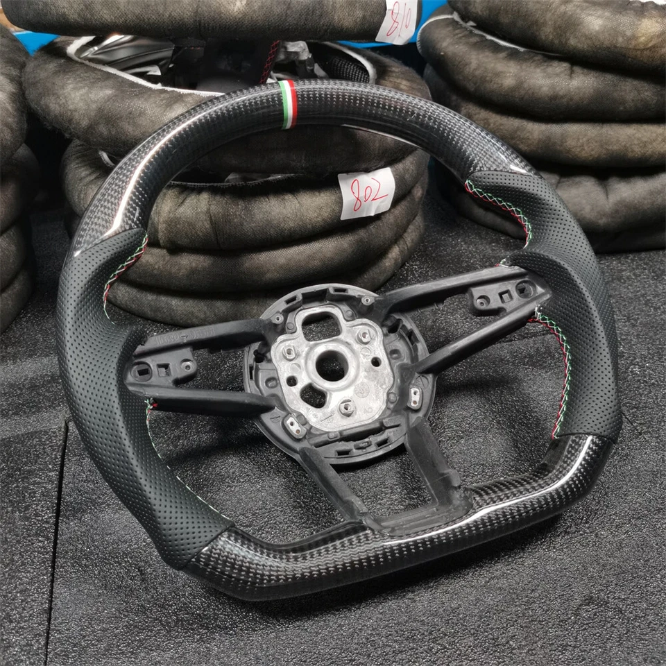 Volante de cuero perforado de fibra de carbono para Audi R8 TT TTS TTRS 2016-2023 Foto 4 de 4