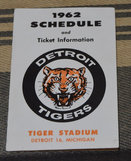 1962 DETROIT TIGERS Pocket Schedule BASEBALL Official Team
