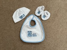 Baby Boys 3 Piece Bib/ Hat/Booties Set. (Newborn) - White/Blue.