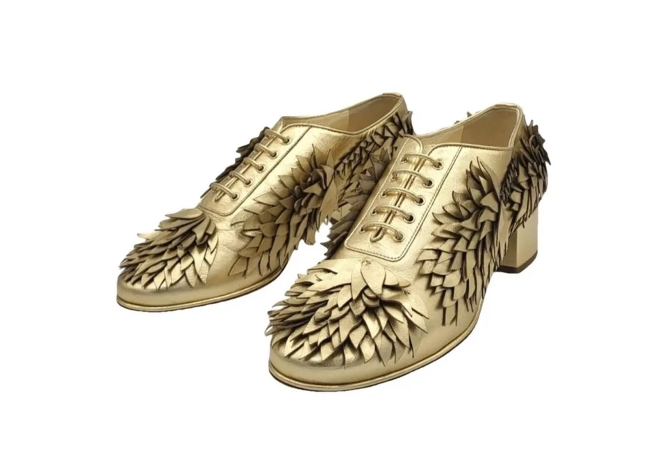 New! Chanel Cruise 2018 Gold Laurel CC Lace Up Oxford Rare Sz 42!! MSRP $1800+ - Image 3 of 4