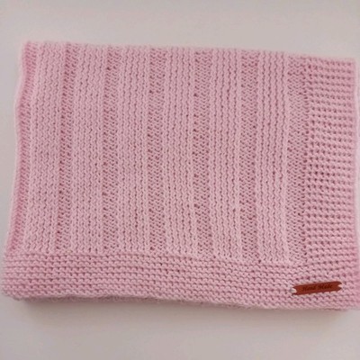 Rosa handgestrickte Babydecke 