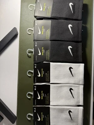 6x Paia Calzini Nike 38-42 Nuovi Unisex ( 3 Bianchi 3 Neri) - Immagine 1 di 4