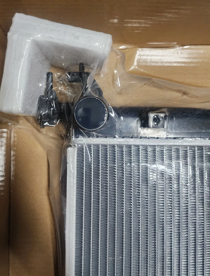 🔧 Radiador A-Performance RAD13149 para Hyundai Tucson, Kia Sportage - Nuevo Foto 3 de 4