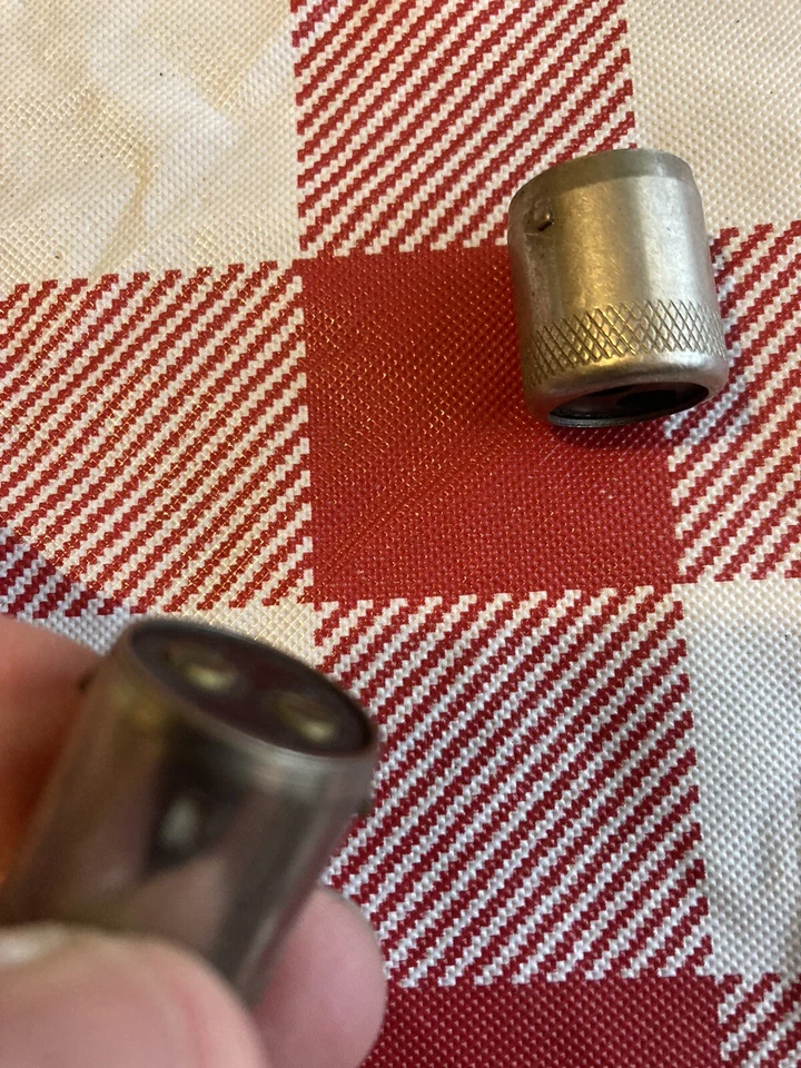 FARO DE LUZ DE CABEZA de preguerra NOS de colección conectores de enchufe de cableado tamaño 2 pines 11/16 Foto 3 de 4