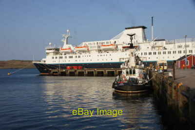Foto 6x4 Ocean Endeavour am Victoria Pier, Lerwick ehemaliges Kreuzfahrtschiff, um 2014