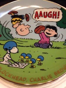 Peanuts Snoopy Danberry Mint Plate Lucy Charlie Brown Football Ebay