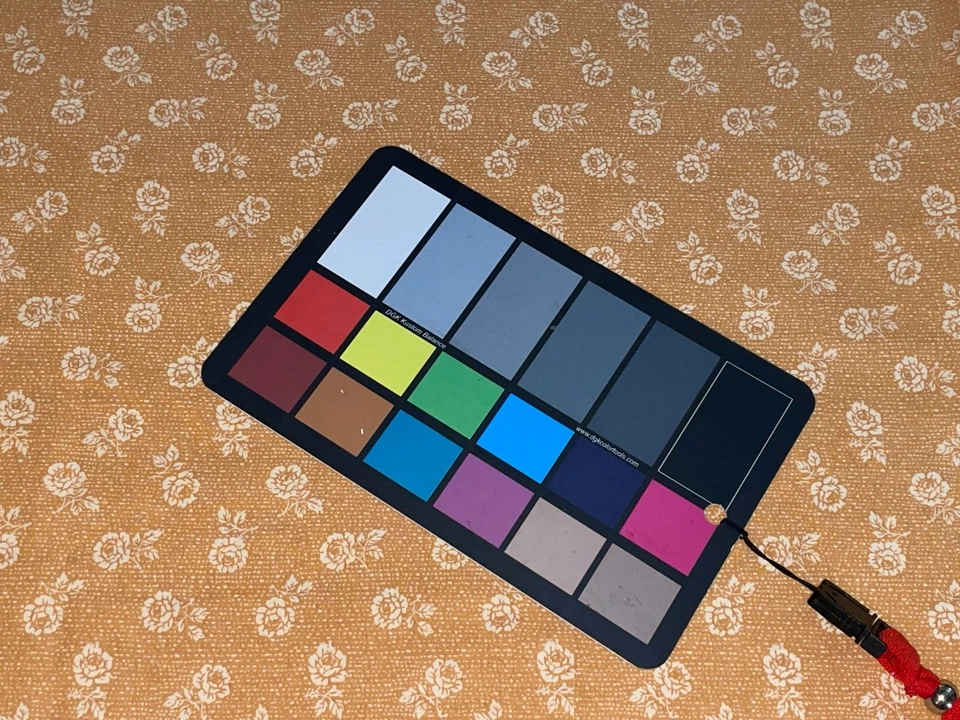 1/2+ Yd Vintage White Roses on Golden Yellow Background Cotton Fabric 21" X 43" - Image 4 of 4