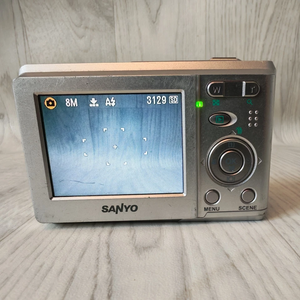Sanyo VPC S870 8.1MP Digital Camera Compact Silver tested working and SD Card - Image 3 of 4