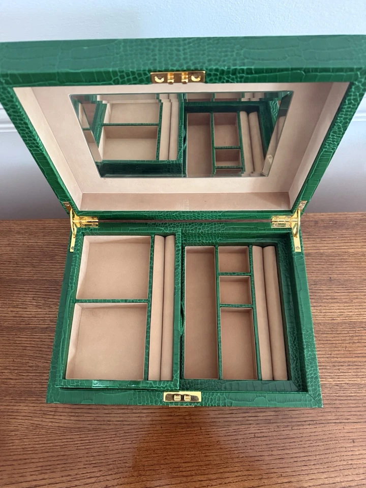 Smythson Mara Lockable Jewellery Box in Green - Image 2 of 4