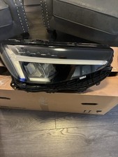 XC40 RIGHT HEADLIGHT 2024
