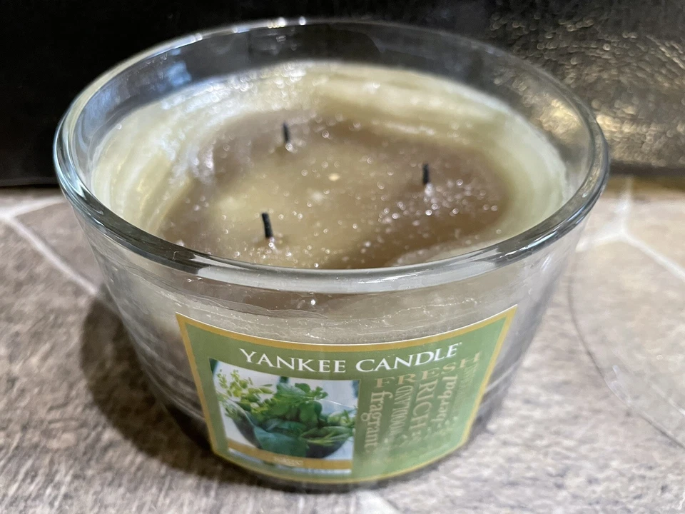 Sage YANKEE CANDLE 3 Wicks 17 oz Nearly Full LARGE - Image 3 of 3