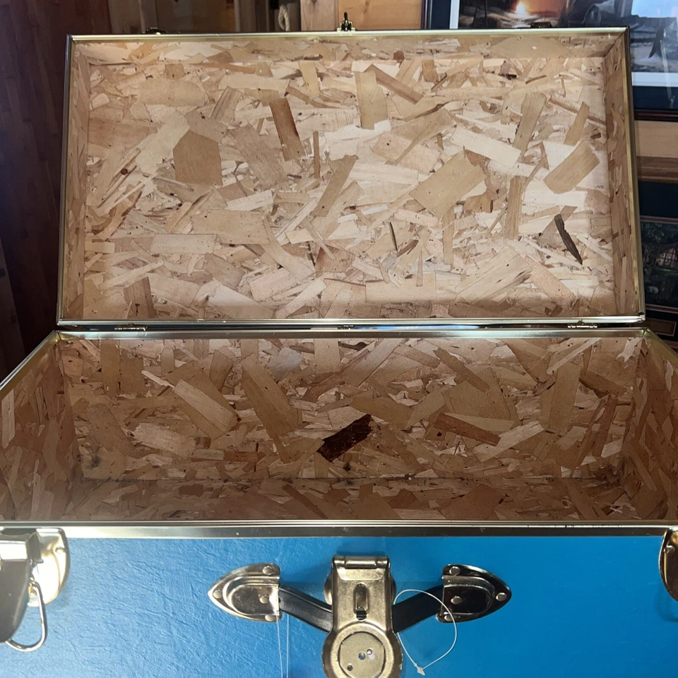 Baúl-Mango-Excelente Estado-Azul-Bloqueable-Llave-30”L-15 3/4”W-12 1/8”H Foto 3 de 4