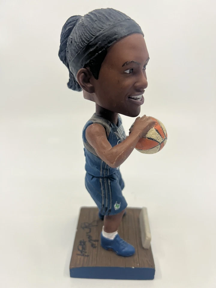 Bobblehead autografiado firmado por Sylvia Fowles WNBA Minnesota Lynx. Sin certificado de autenticidad. Foto 4 de 4