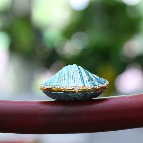 Hand Painted Enameled Shell Style Decorative Hinged Jewelry Metal Trinket Boxes - Picture 4 of 9
