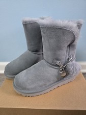 UGG Women  s Classic Short Charm Boots Size 5 NEW IN BOX