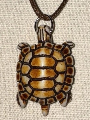 Adorable Brown & Cream Sea Turtle Pendant On Brown Leather Cord Necklace 16 