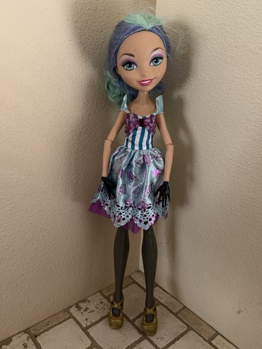 Ensemble de tea party poupée Ever After High Madeline Hatter