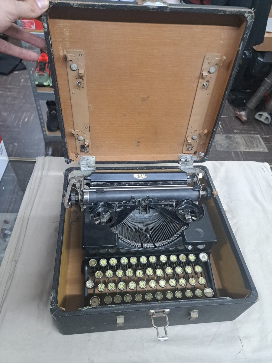  PORTABLE タイプライター How to use all functions on a 1943 Royal Quiet De Luxe vintage アンティーク雑貨