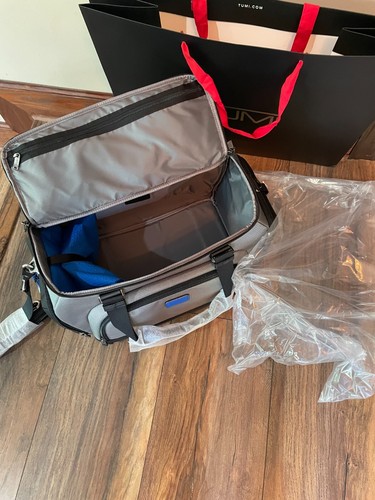 NEW Tumi CHARGE 19.5” Ballistic Nylon Gym Duffel Bag - GREY w/ GLACIER BLUE - Picture 5 of 8
