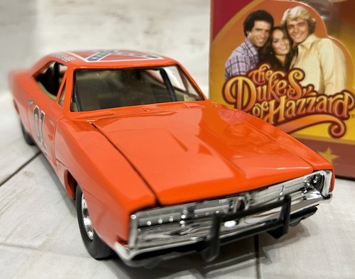 Johnny Lightning 1969 Dodge Charger Dukes of Hazzard General Lee 1/25 #7967