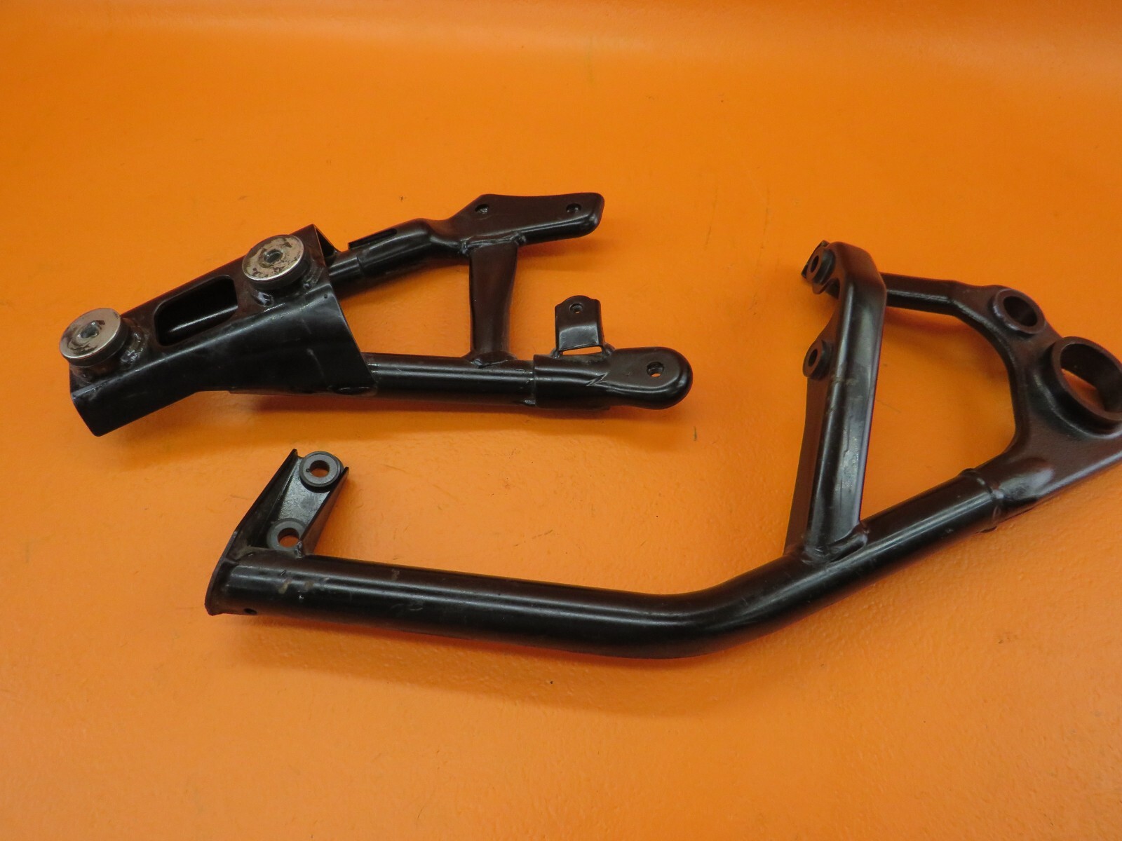 2005 Suzuki Boulevard C50 Vl800 Oem Swing Arm Bracket eBay