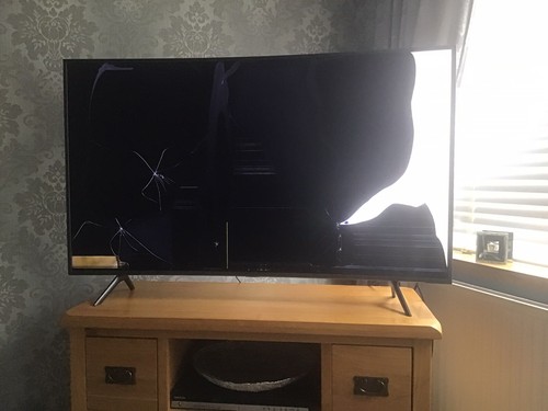 Curved LED Smart TV . Damaged screen 