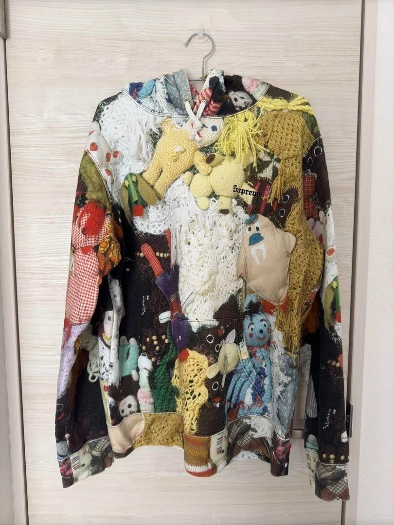 Sweat à capuche Supreme Mike Kelley More Love Hours, imprimé intégral taille M FW18 2502M