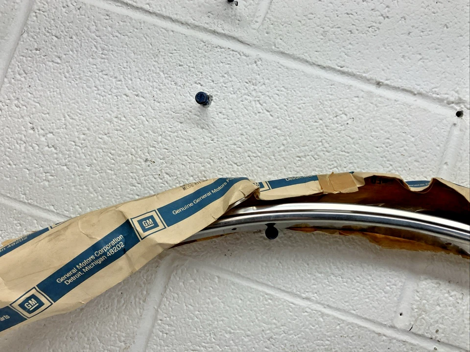 OEM RH Rear Wheel Well Trim 9636217 1982-88 Oldsmobile Cutlass Calais 2DR (SR64) - Image 3 of 4