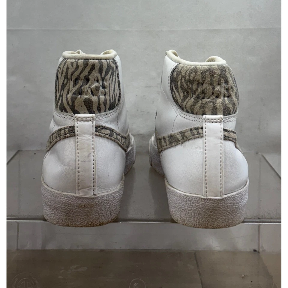Nike Blazer Medio Premium Estampado de Cebra Swoosh Para Mujer Blanco Moda Tenis EE. UU. 6.5 Foto 4 de 4