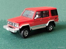 Land Cruiser 70 1/64 Gacha rouge/argent 2 tons produit reconditionné