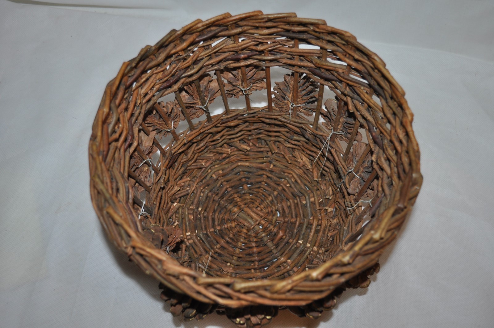 Vintage Folk art 7" TALL x 8 3/4" Grape vine with Pine cones BASKET