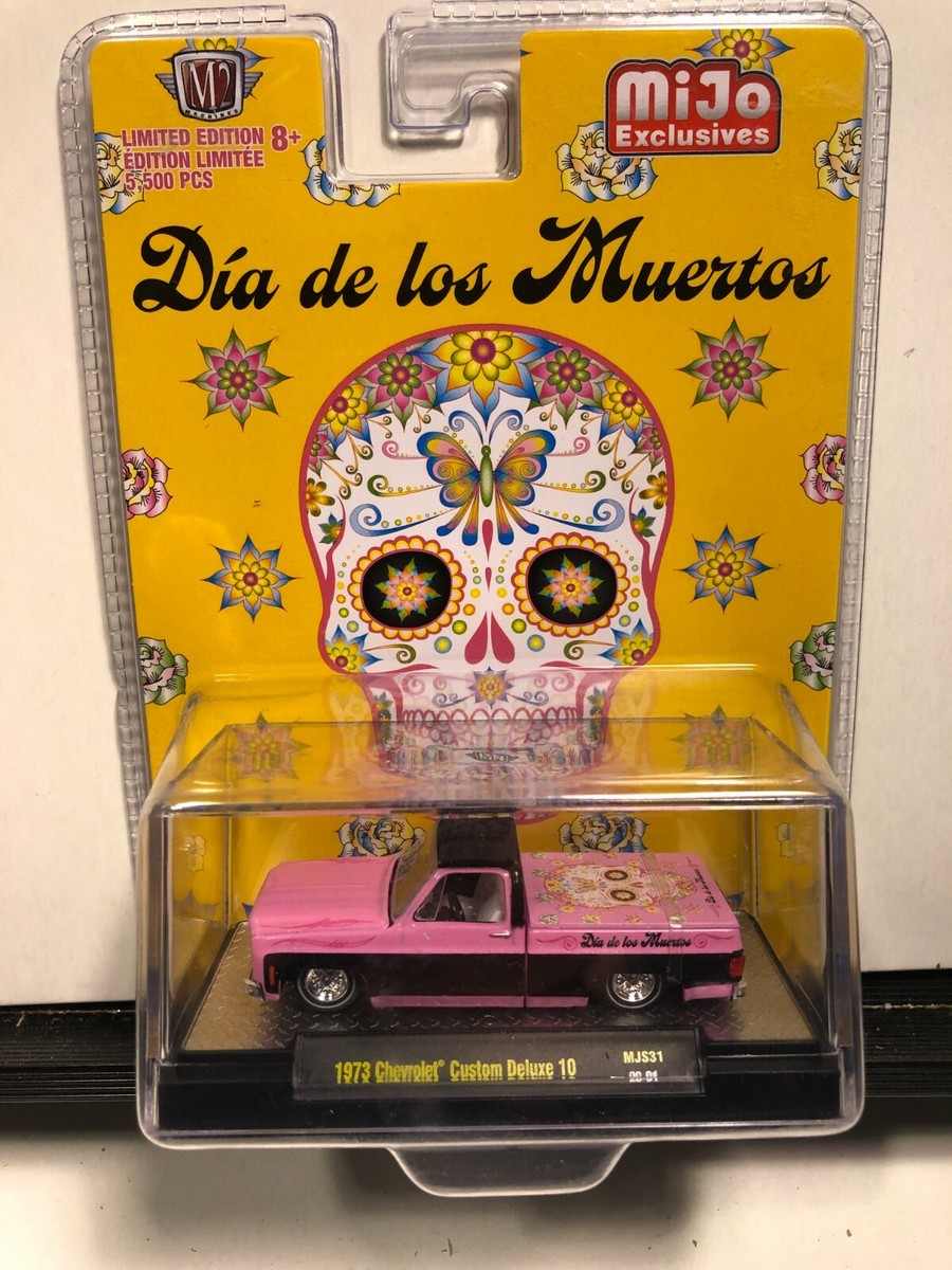 1/64 M2 DIA DE LOS MUERTOS 1973 CHEVROLET CUSTOM DELUXE C-10 PINK