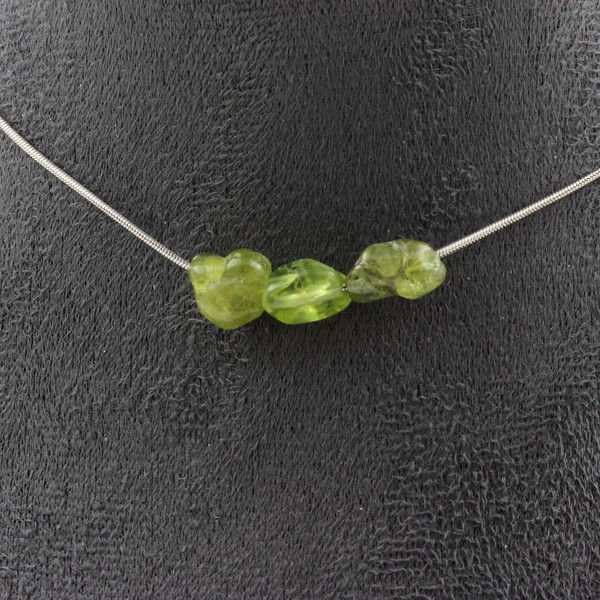Steine Und MinéRaux. Halskette 3 Perlen Peridot Aus Myanmar (Birma) Kette In A-image
