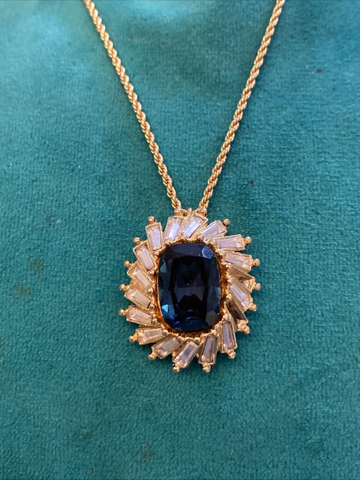 Collana con ciondolo strass baguette blu verde tono oro Christian Dior vintage