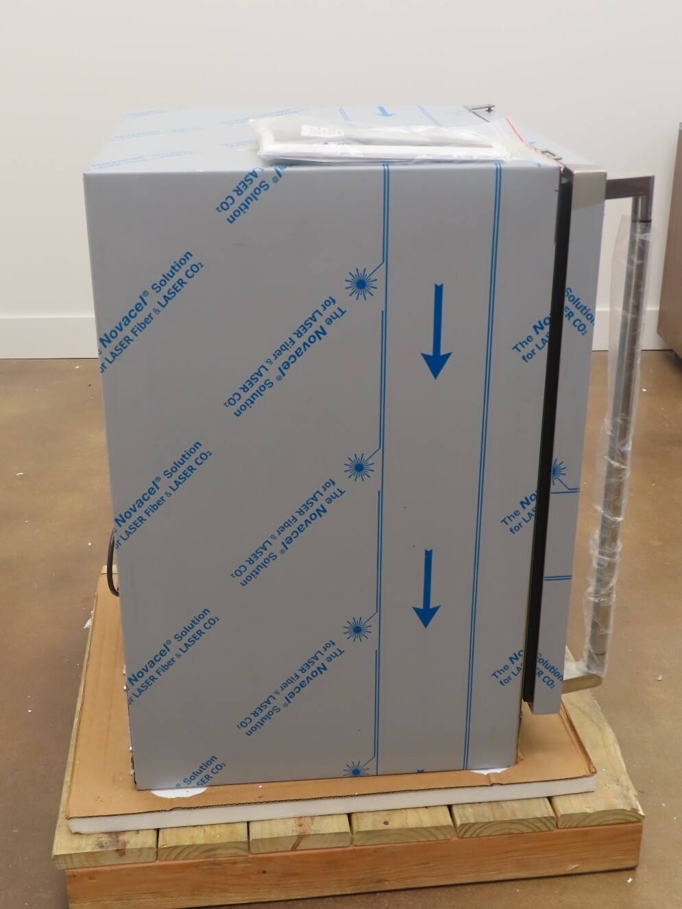 Lynx Professional Grill Series LM24REFR 24" Compact outdoor