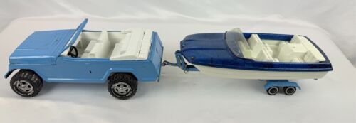 Tonka Jeep Jeepster w/ Plastic Boat & Trailer Blue Vintage Pressed Steel - Picture 2 of 24