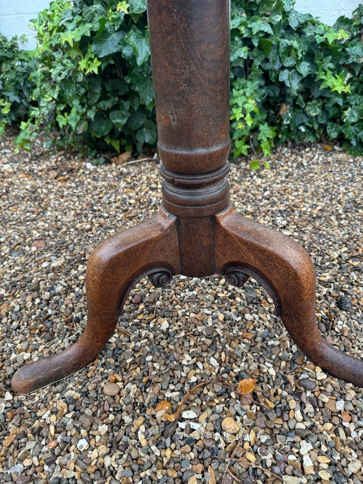 Antique Mahogany Tilttop Round Table. Lamp, Wine, Occasional Table