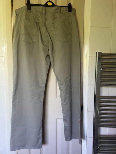 Kirkland Signature Men's Beige Trousers, Size 40W 34L - Picture 2 of 3