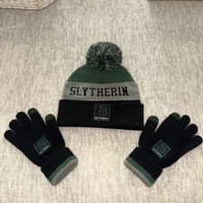 Wizarding World of Harry Potter Beanie Pom Hat and Gloves Slytherin